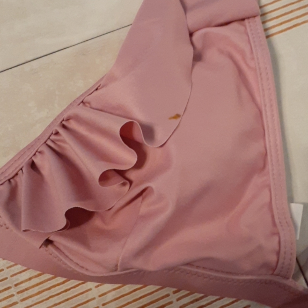 Pink ruffled bikini - Picture 4 of 4